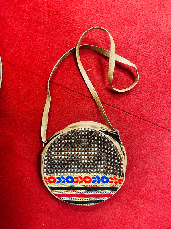 Round handicraft jute women hand bag